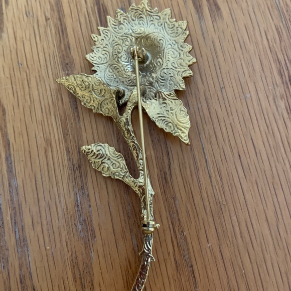 Gold tone Metal Sunflower Brooch - Picture 2 of 4